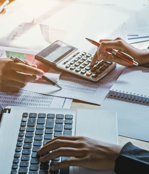 teamwork-business-woman-accounting-concept-financial-office